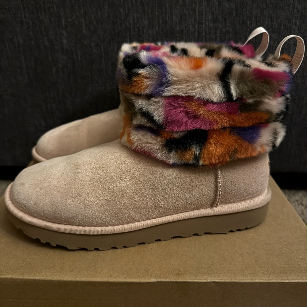 Light Pink Ugg with Fur Trim